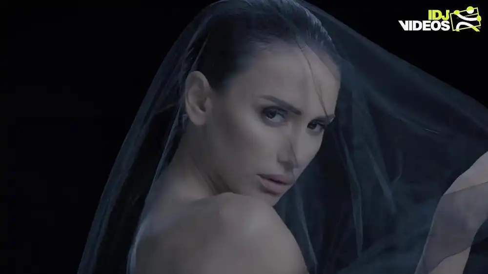 скачать клип Emina - Karma