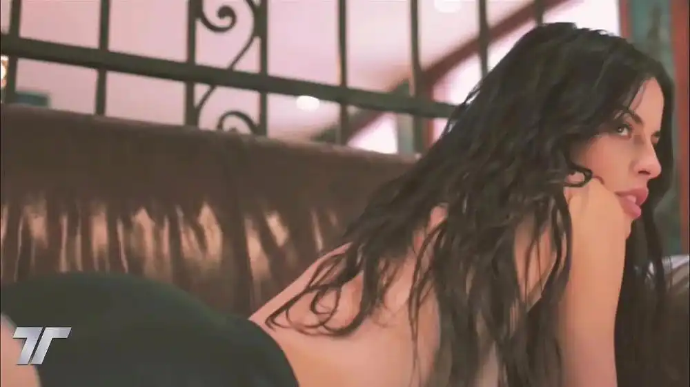 скачать клип Dua Lipa - Bang Bang