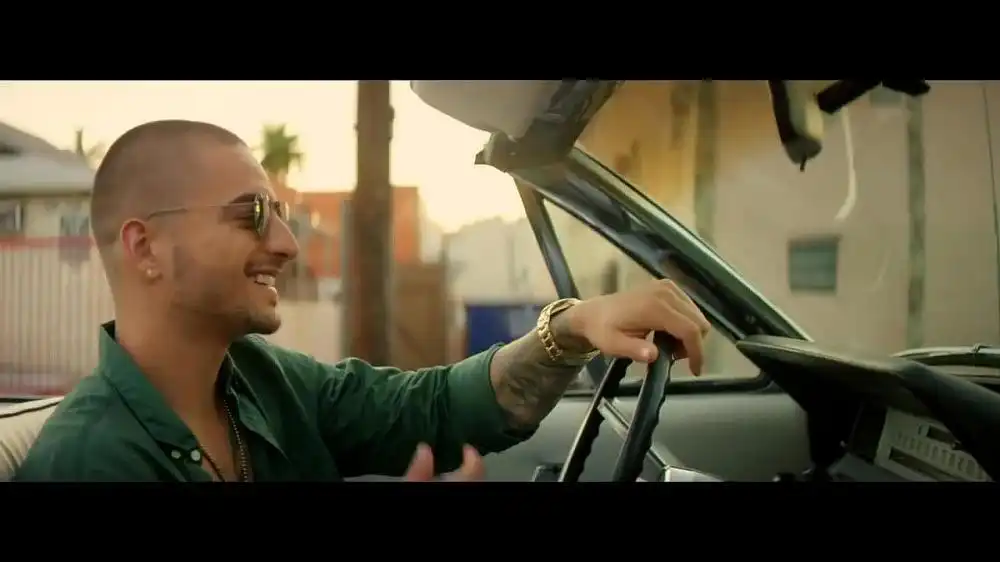 скачать клип Leslie Grace - Aire