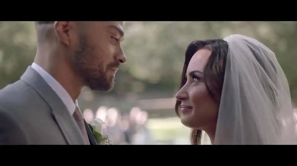 скачать клип Demi Lovato - Tell Me You Love Me