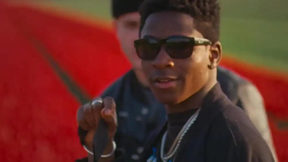 скачать клип Leafs ft. Yung Nnelg - Alright