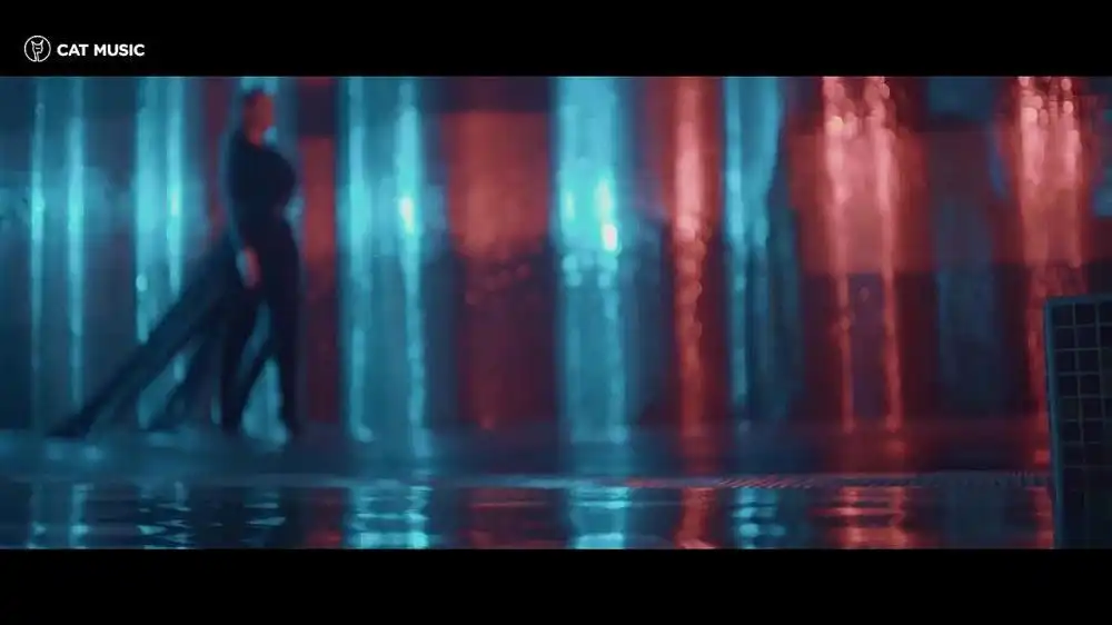 скачать клип Oana Radu - Tu m-ai facut praf