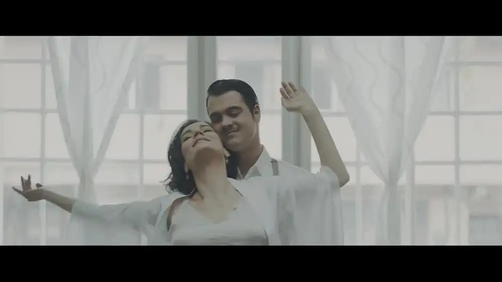 скачать клип Feli - Timpul