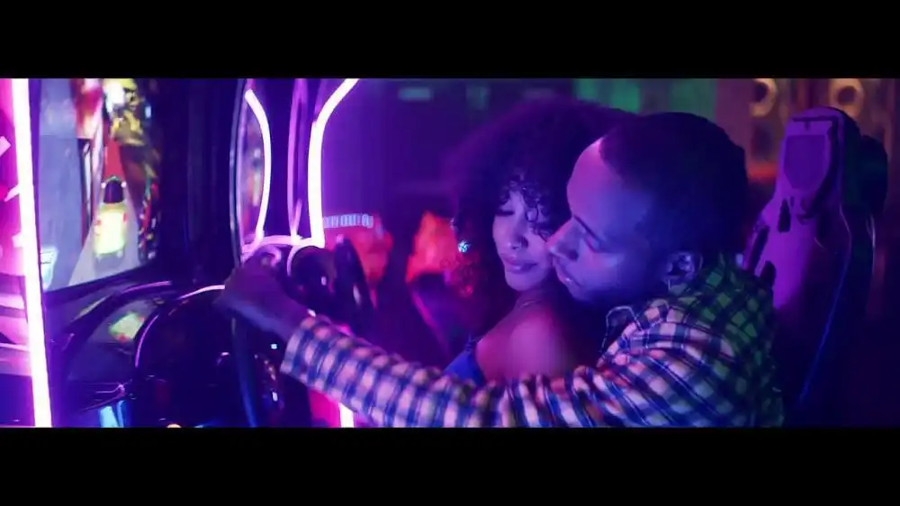 скачать клип Timbaland, 6LACK - Grab The Wheel