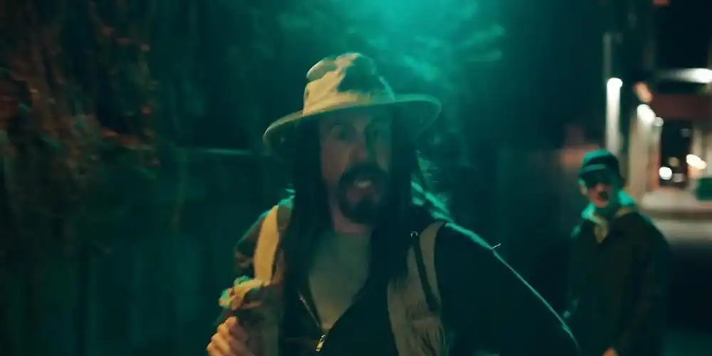 скачать клип Macklemore Feat. Dave B and Travis Thompson - Corner Store