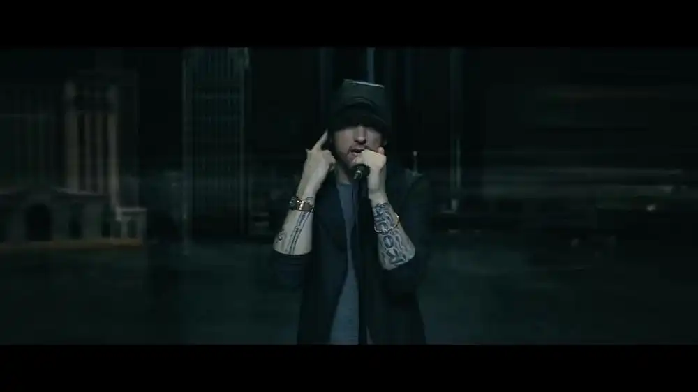 скачать клип Eminem ft. Beyonce - Walk On Water