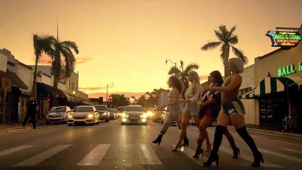 Pitbull ft. Ty Dolla Sign - Better On Me