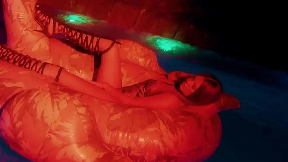 скачать клип Chanel West Coast - Nobody