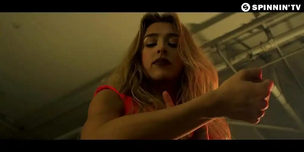 скачать клип Bassjackers and Bali Bandits - Are You Randy