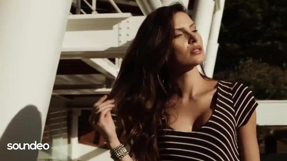 скачать клип Dawn Ahenk - I Want You To Know