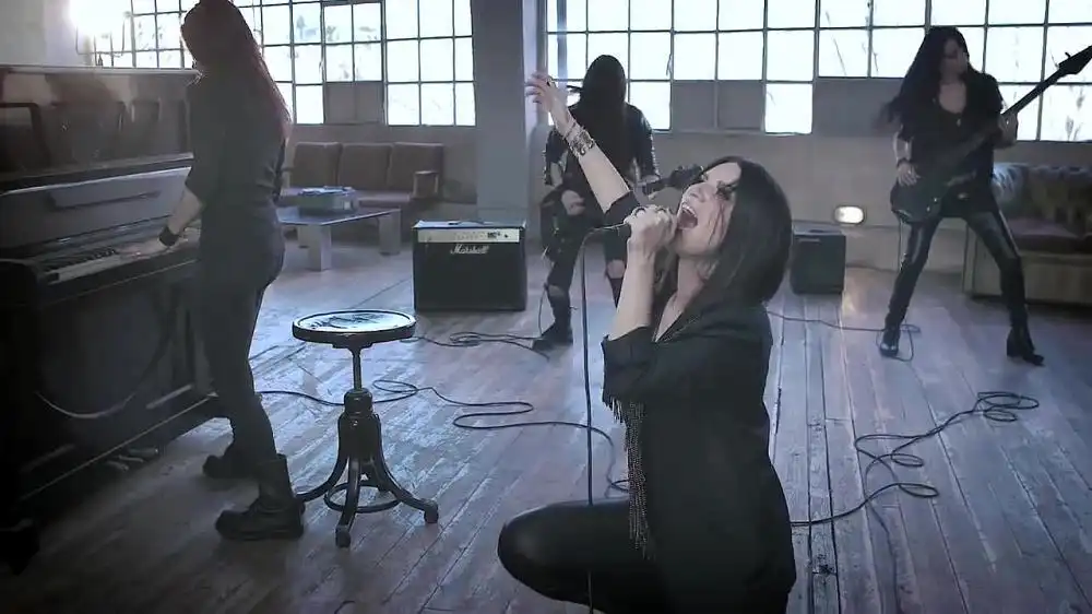 скачать клип Laura Pausini - Frasi A Meta