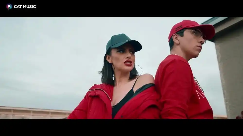 скачать клип Tara Holtea - Spune-Mi