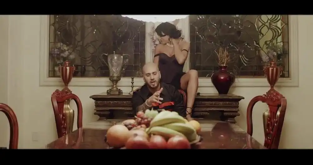 скачать клип Shaggy and Massari - Why