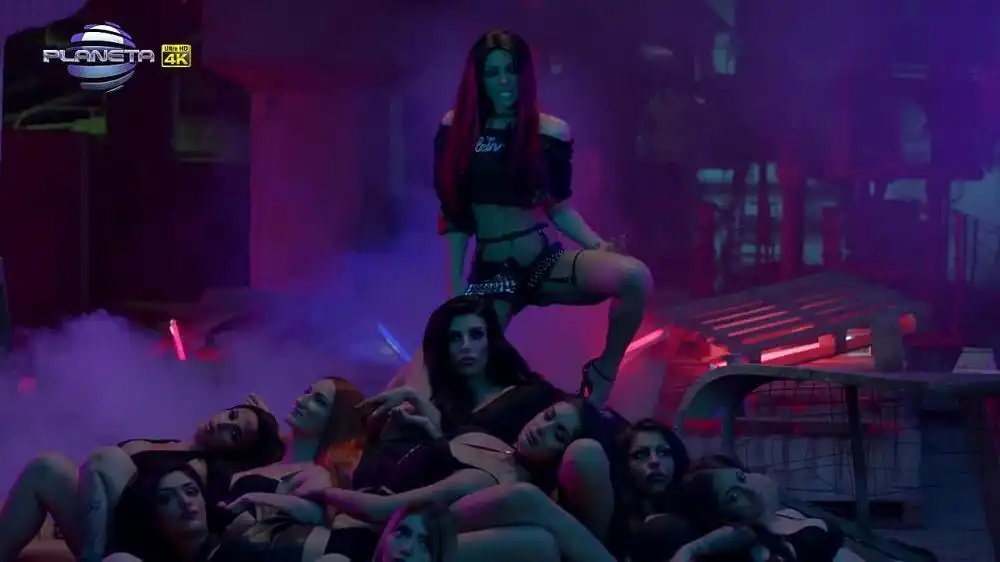 скачать клип Емануела - Гледай Ме На Снимка