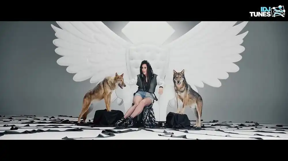 Vuk Mob Feat. Dragana Mirkovic - Proklet Rodjen