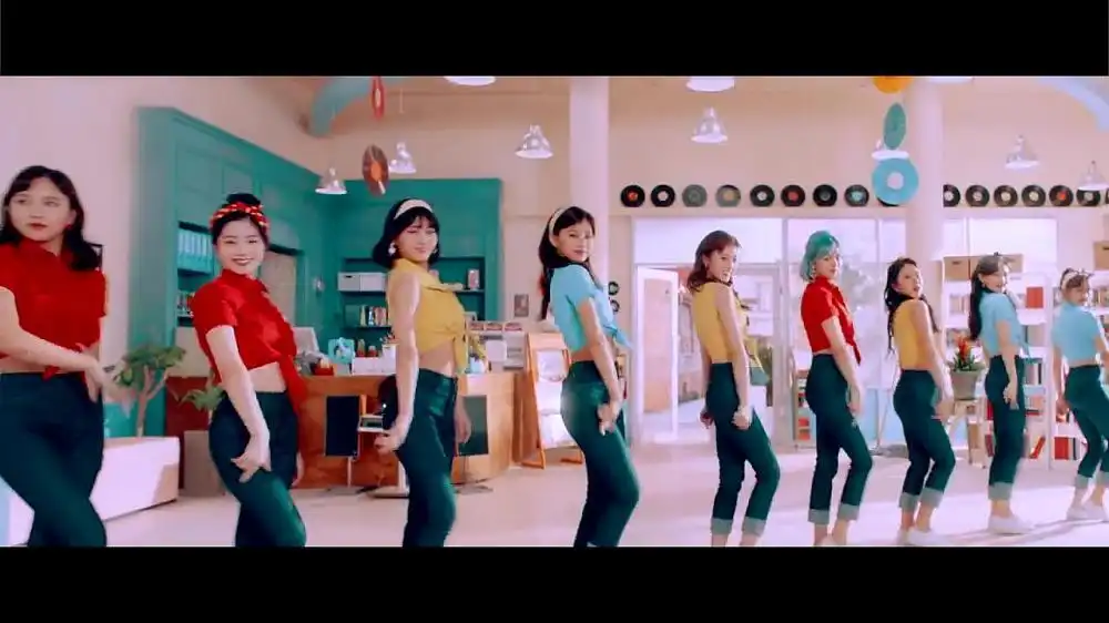 скачать клип TWICE - I Want You Back