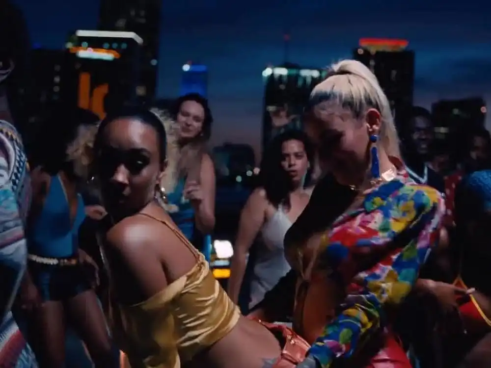 скачать клип Dillon Francis Feat. De La Ghetto - Never Let You Go