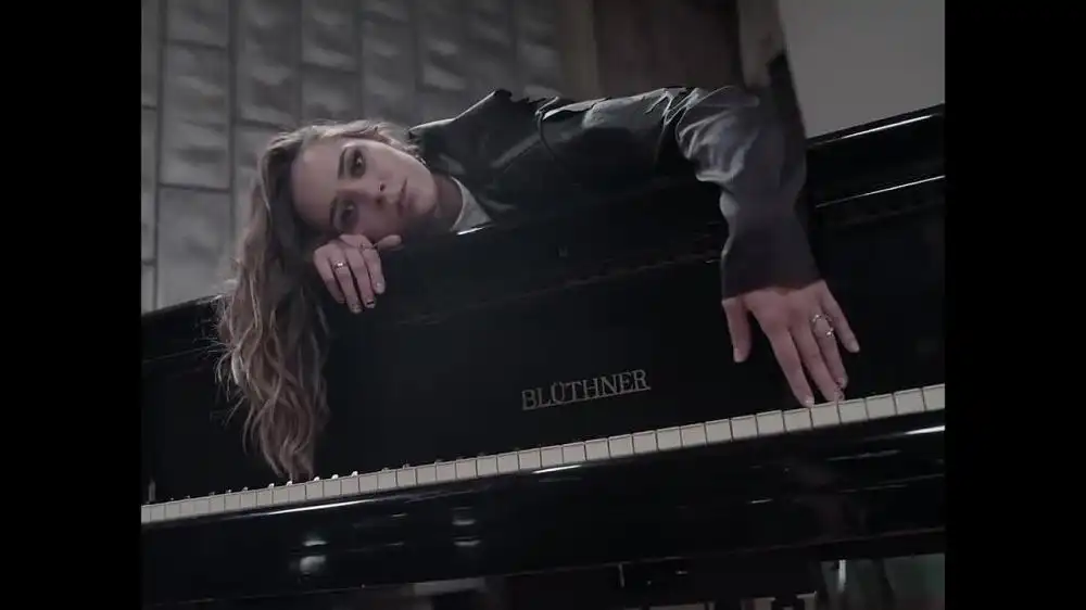 скачать клип THE HARDKISS - Free Me