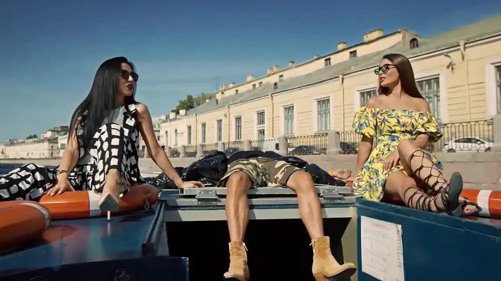 скачать клип Ленинград - Не хочу быть москвичом