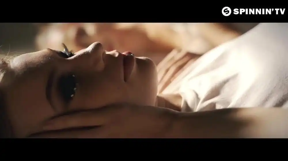 скачать клип Teri Miko and Madoc Feat. Elle Vee - Feels Real