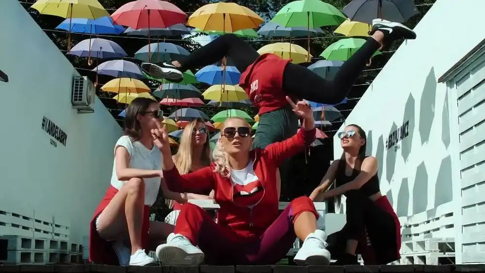 скачать клип Cleo - Film