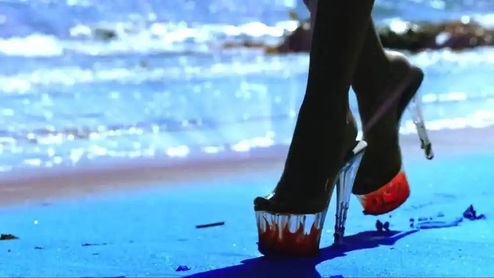 скачать клип Kali Uchis Ft. Steve Lacy - Just A Stranger