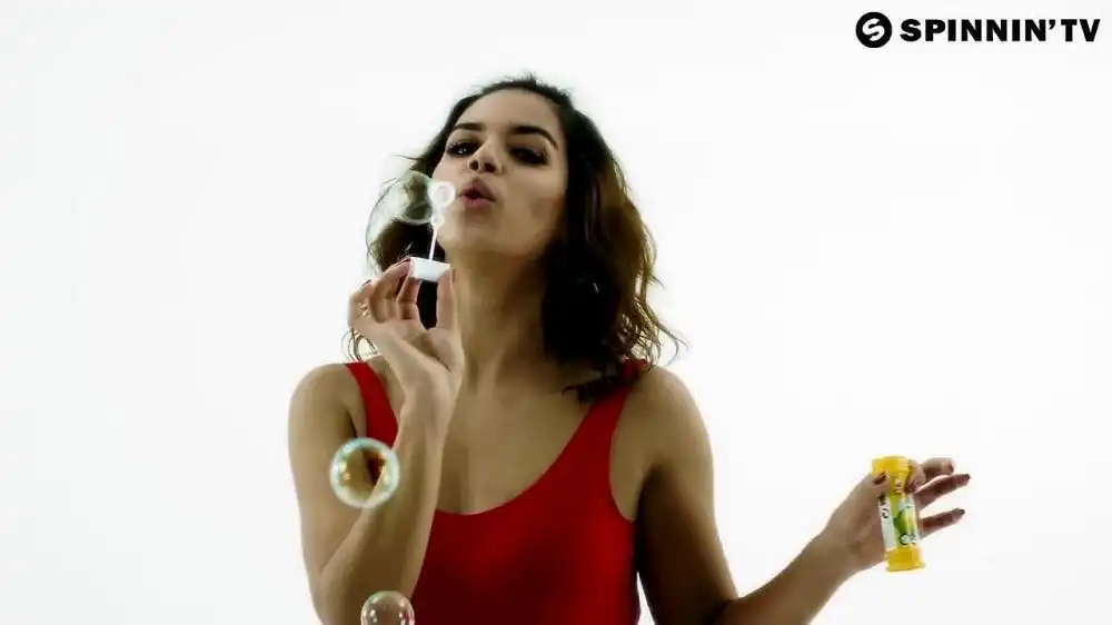 скачать клип Jody Bernal, Billy The Kit Feat. Nicole Jung - Macarena