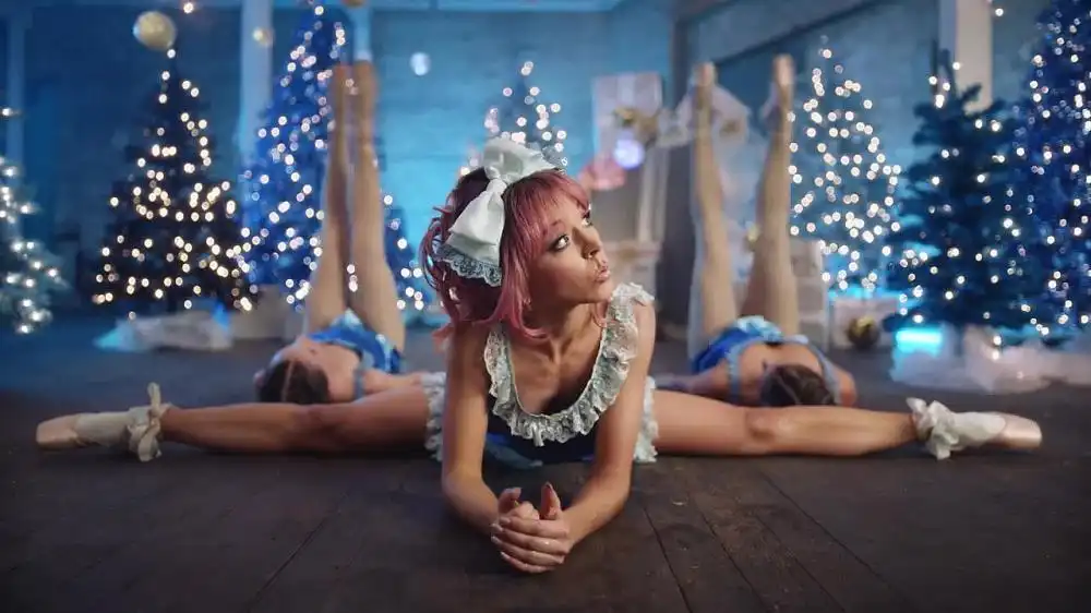 Lindsey Stirling - Santa Baby