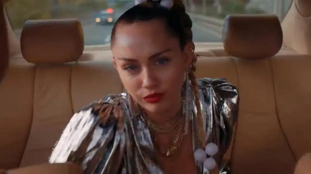 скачать клип Mark Ronson - Nothing Breaks Like a Heart