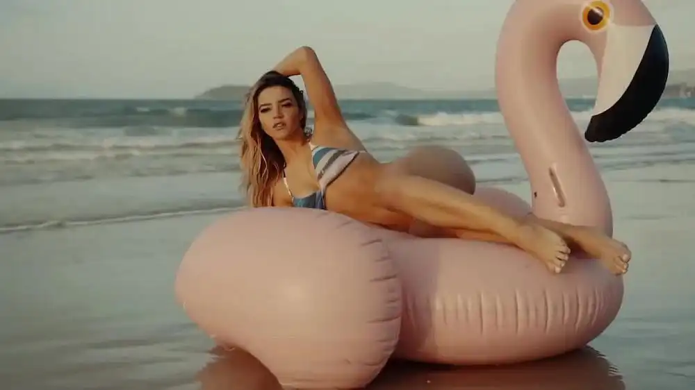 скачать клип Nikko Culture - Over Me