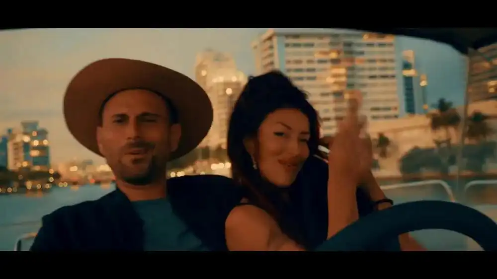 скачать клип Sophie Francis - Weekend Love