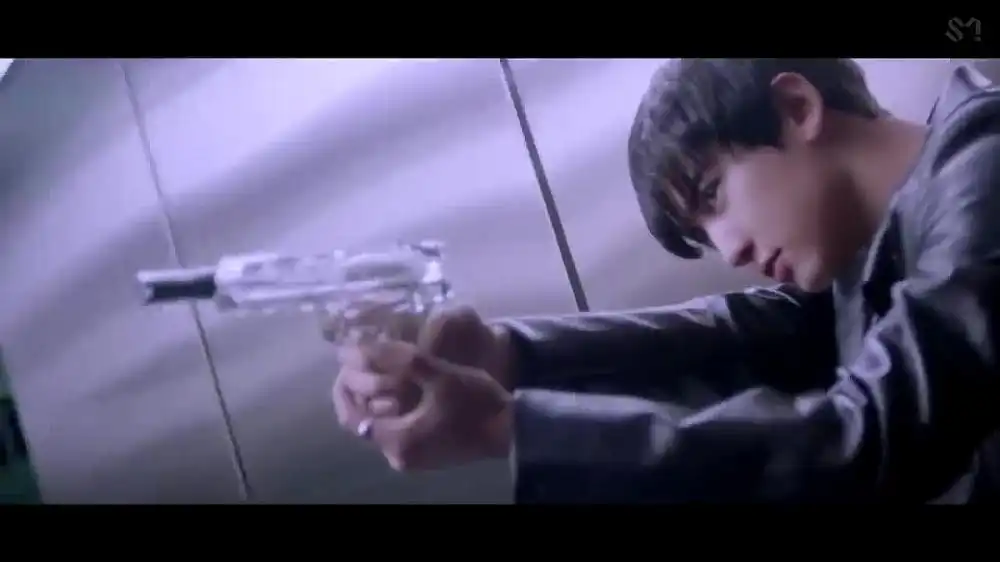 скачать клип EXO - Love Shot