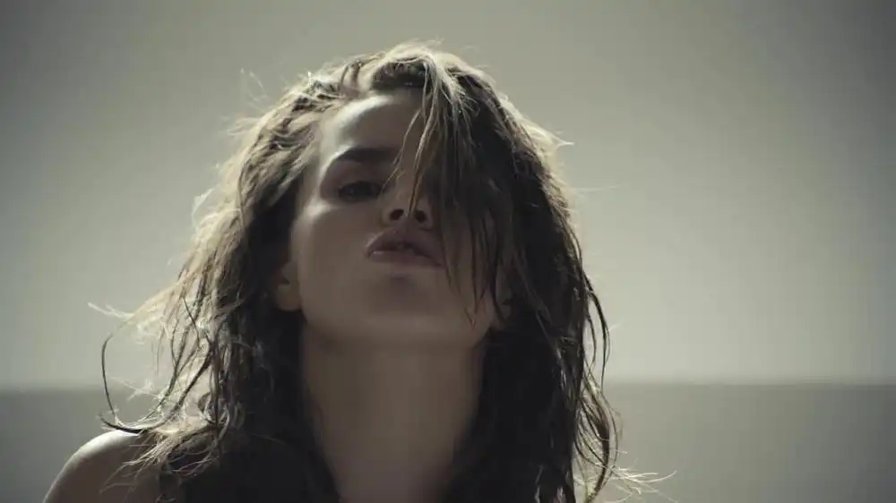 скачать клип Zivert - Еще хочу