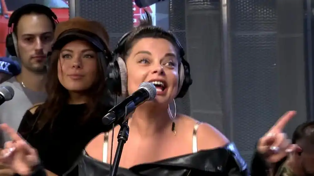 скачать клип Наталья Королева - Синие Лебеди - Live