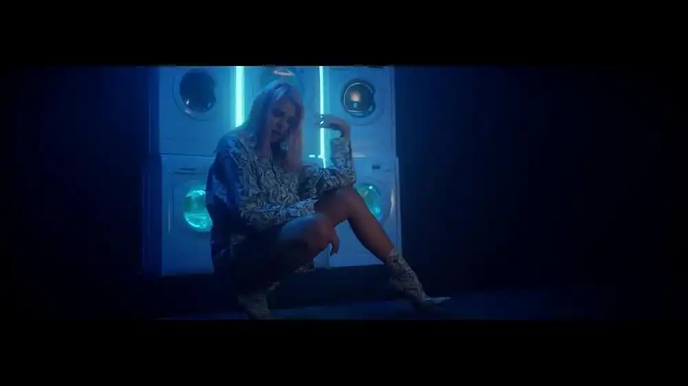 скачать клип Настя Кудри - Да я такая