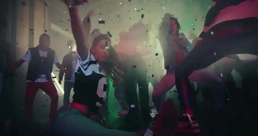 скачать клип Kristina Si - Мне Не Смешно