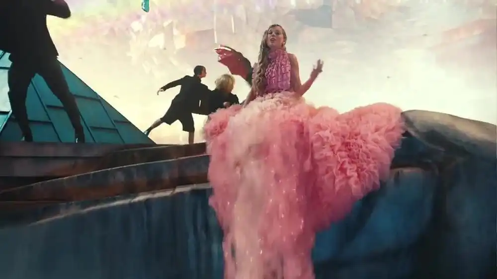 скачать клип Taylor Swift - ME