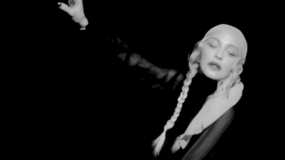 скачать клип Madonna - I Rise