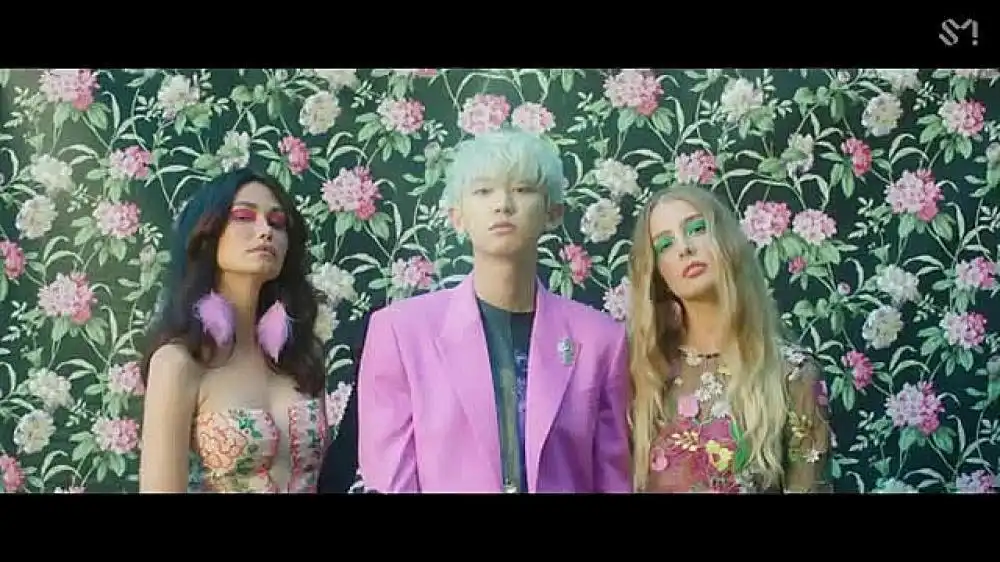 скачать клип EXO-SC - What a life