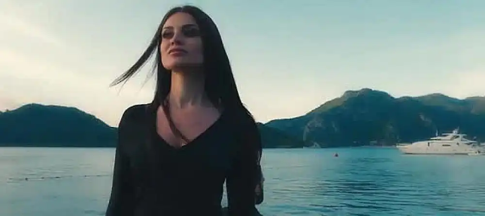 скачать клип Karen ТУЗ feat. Chagunava - Не Твоя Игра