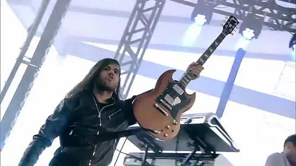 скачать клип Demi Lovato - Confident - Live