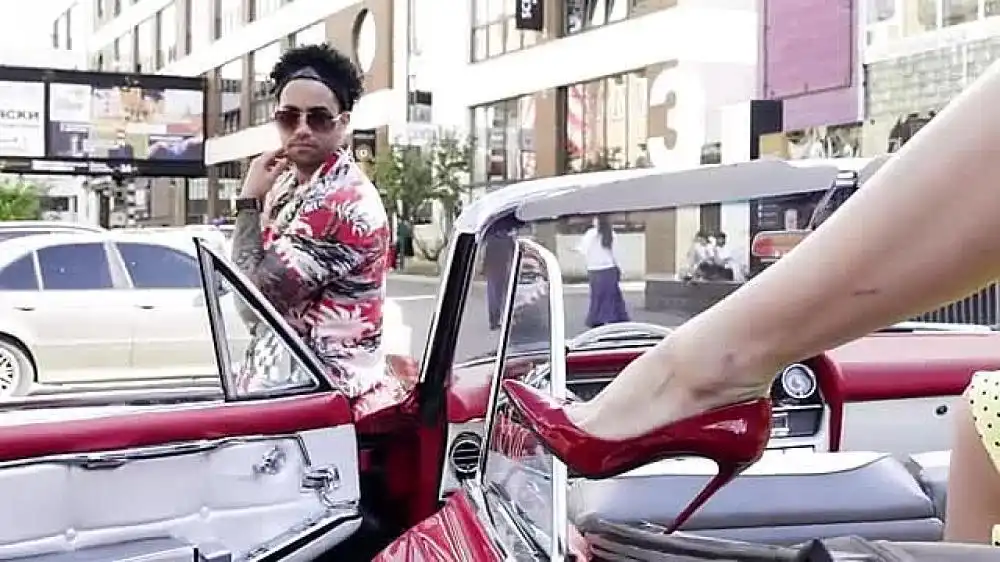 скачать клип Kira Shine and Yasniel Navarro - Между нами любовь