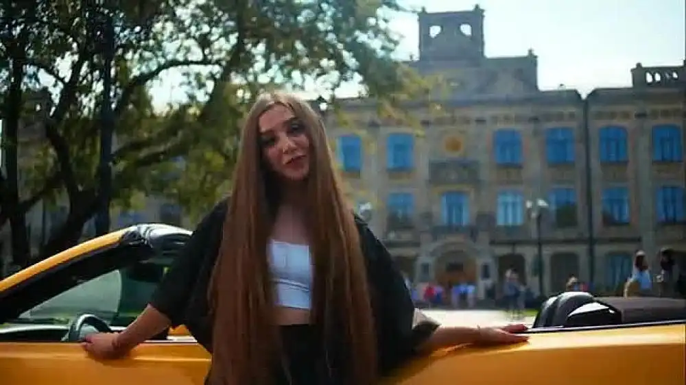 скачать клип Lady Diana - Новенькая