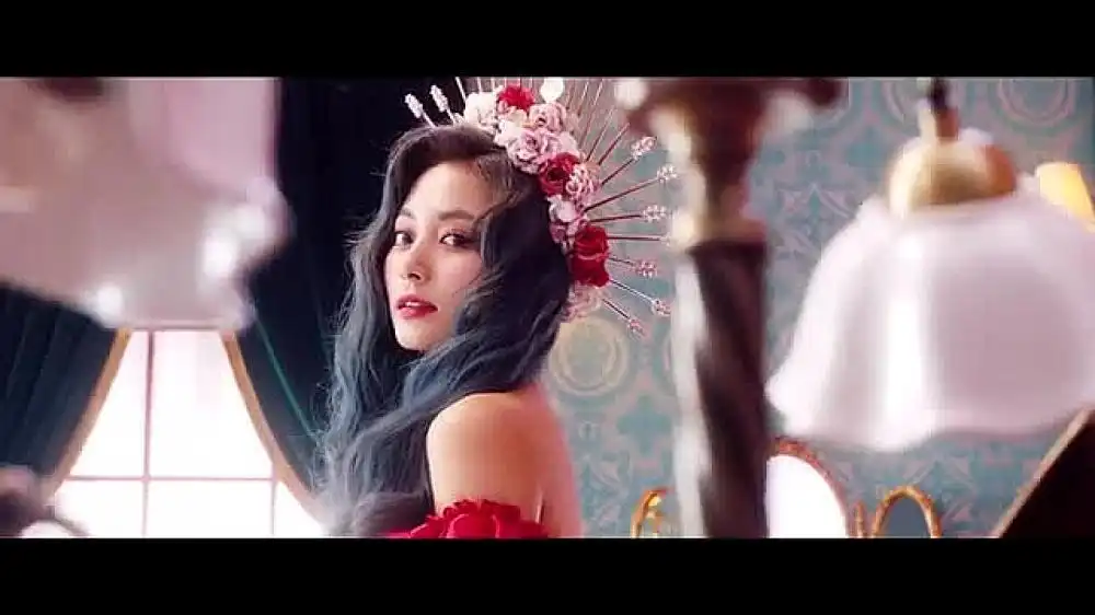 скачать клип TWICE - Feel Special