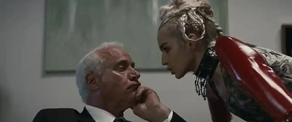 скачать клип Poppy - I Disagree