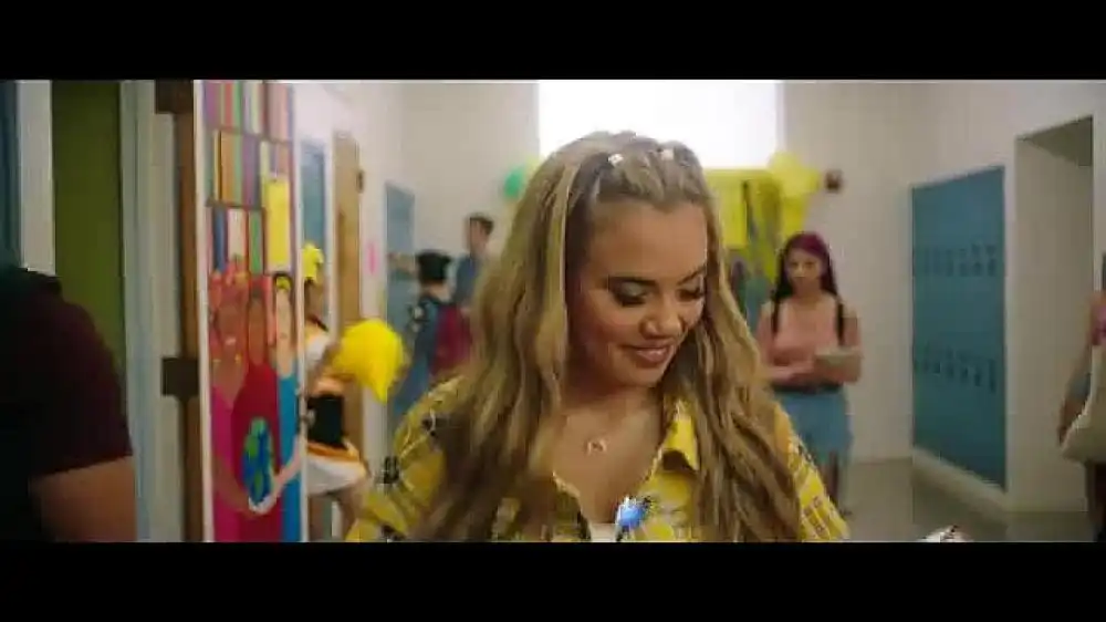 GIRLS SUPPORTING GIRLS - Adelaine Morin