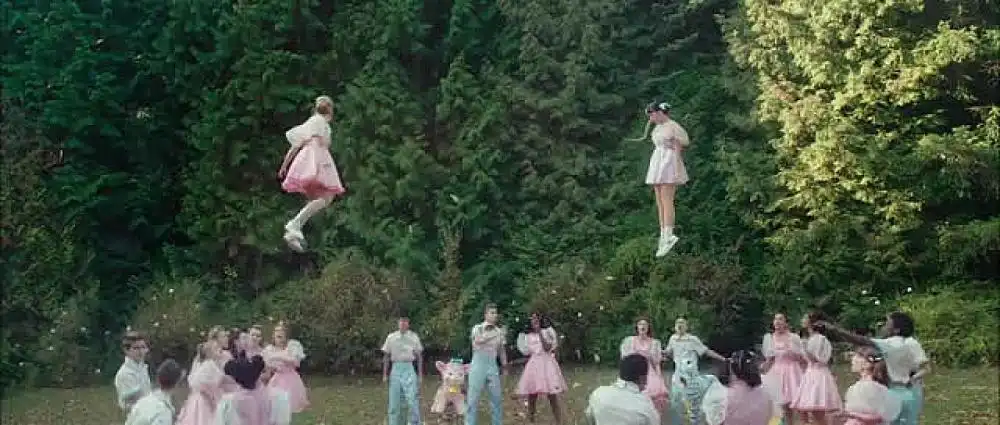 скачать клип Melanie Martinez - Class Fight