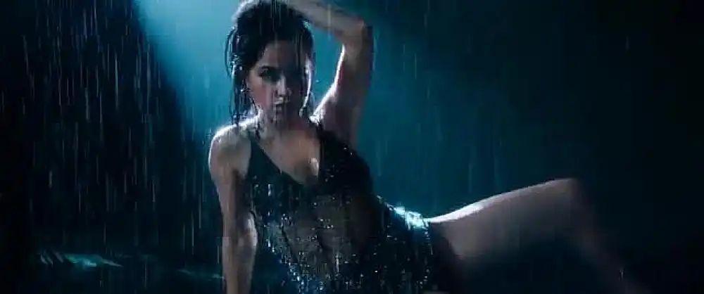 скачать клип Becky G - SUBIENDO