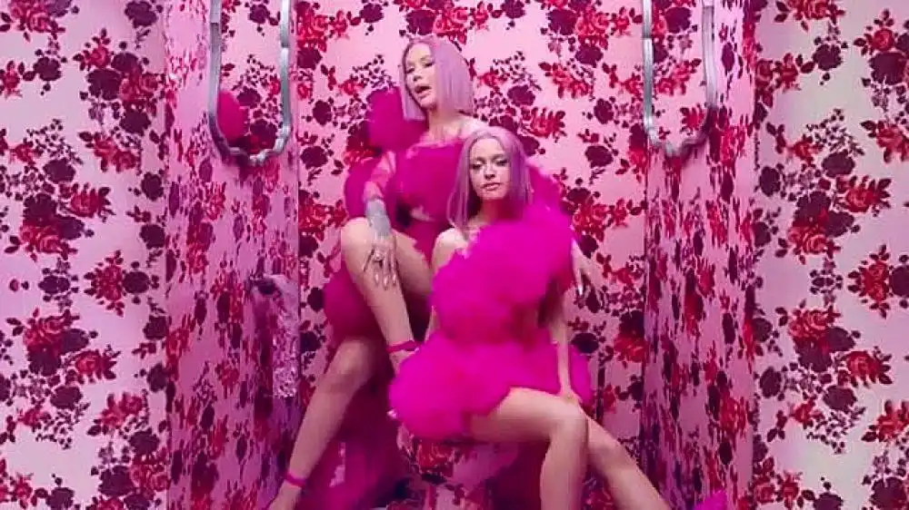Iggy Azalea, Alice Chater - Lola