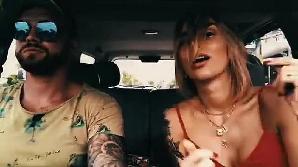 скачать клип Zivert - Двусмысленно